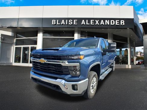 Used 2025 Chevrolet Silverado 2500 LT w/ Convenience Package AWD/4WD image 8