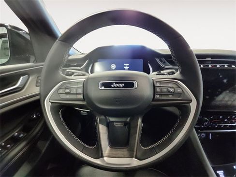 New 2025 Jeep Grand Cherokee Limited w/ Luxury Tech Group II image 12