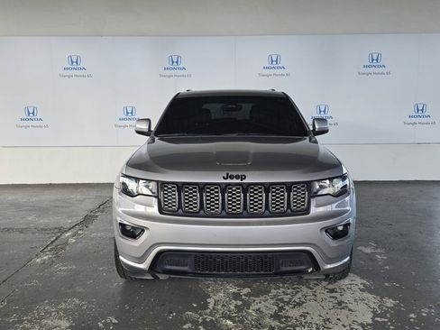 Used 2019 Jeep Grand Cherokee Altitude image 2