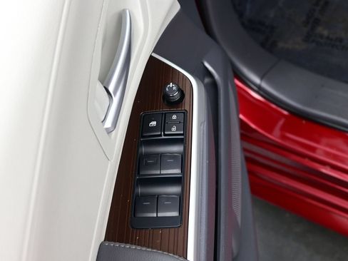 Used 2023 Toyota Sienna XLE FWD image 10