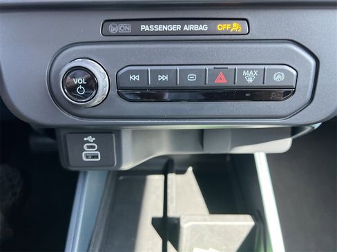 New 2025 Ford Maverick XL image 5