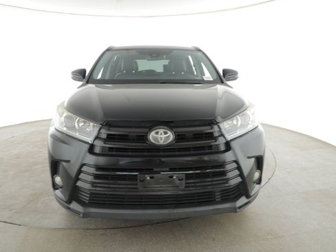 Used 2017 Toyota Highlander SE image 2