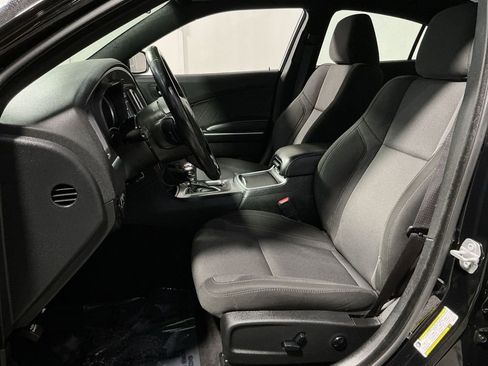 Used 2019 Dodge Charger SXT RWD image 14