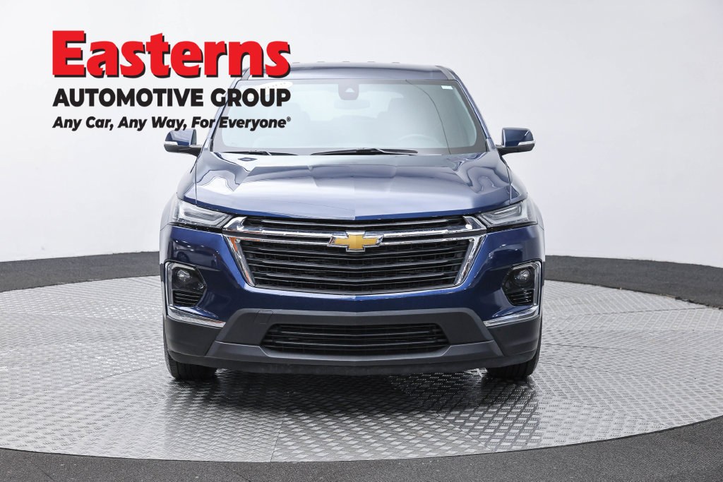 Used 2023 Chevrolet Traverse LS w/ Safety Package FWD image 3