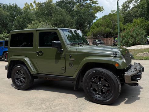 Used 2016 Jeep Wrangler Sahara AWD/4WD image 19