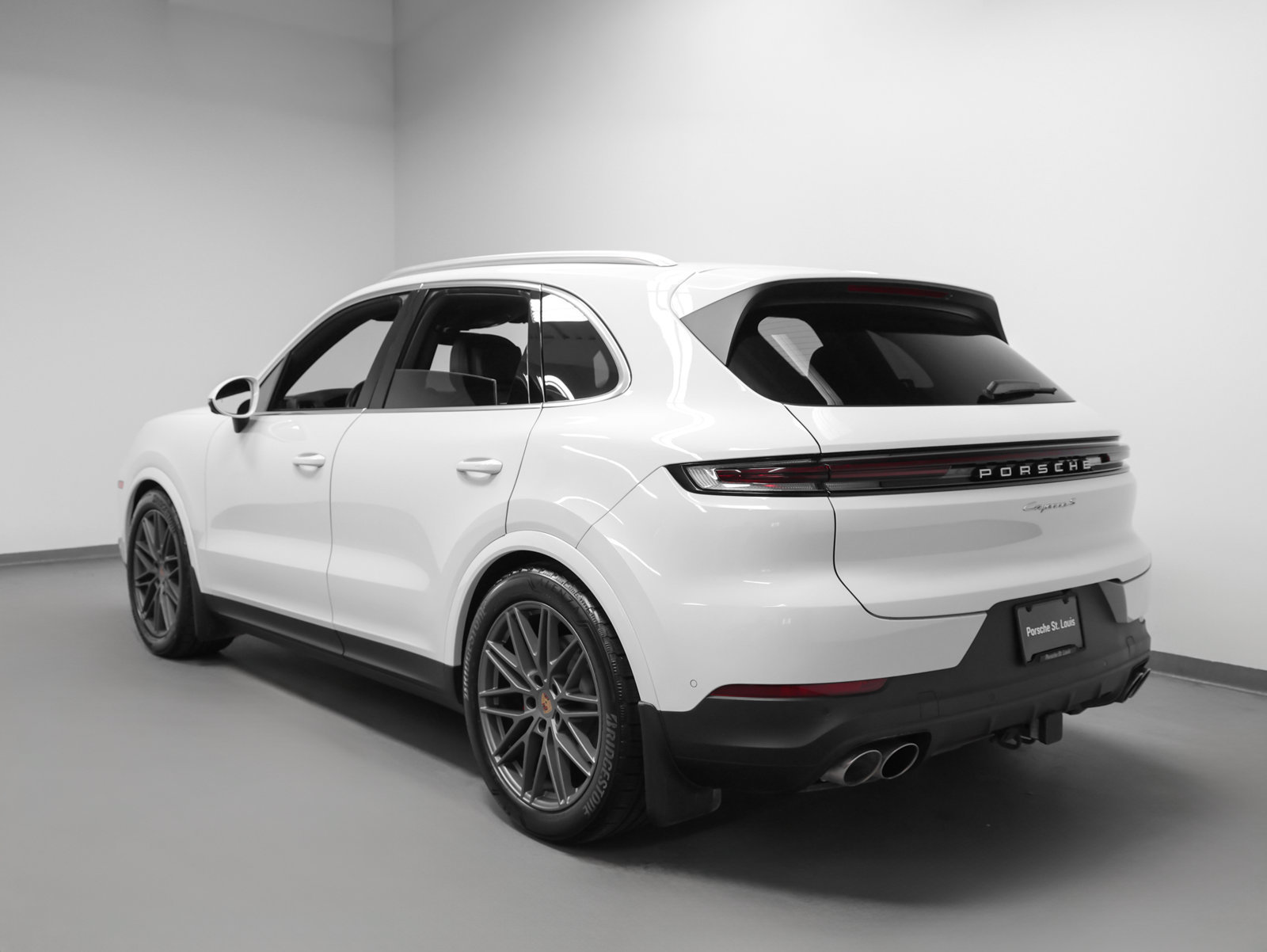 Certified 2025 Porsche Cayenne S AWD/4WD image 3