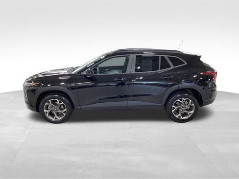 Used 2025 Chevrolet Trax LT w/ Driver Confidence Package image 10