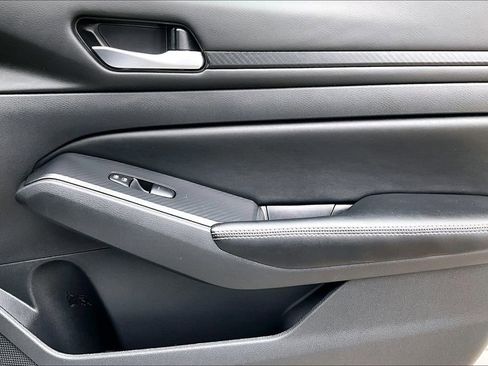 Used 2024 Nissan Altima 2.5 SV image 22