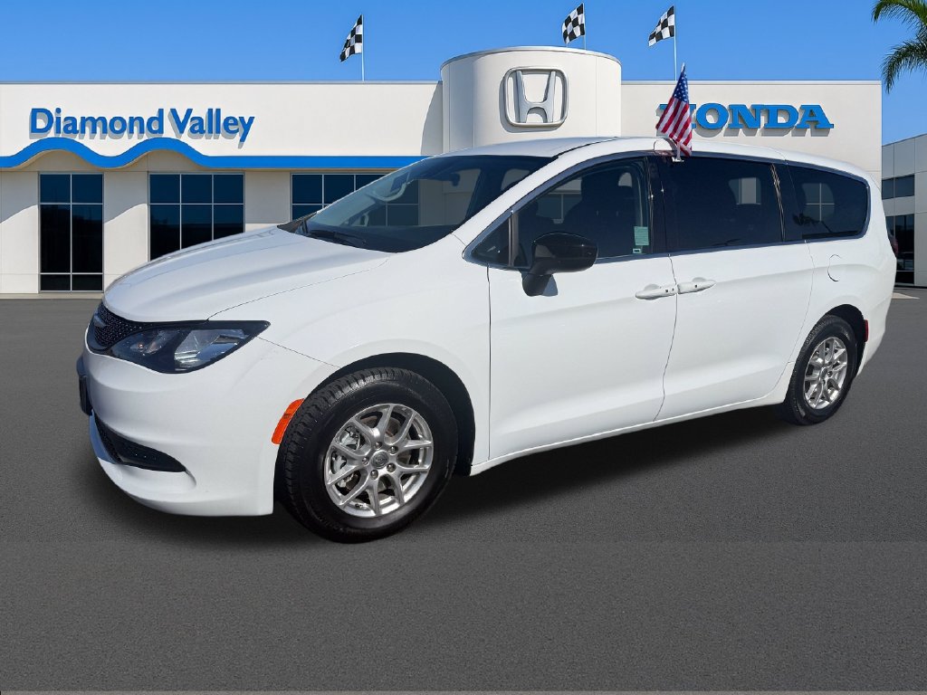 Used 2024 Chrysler Voyager LX FWD image 3