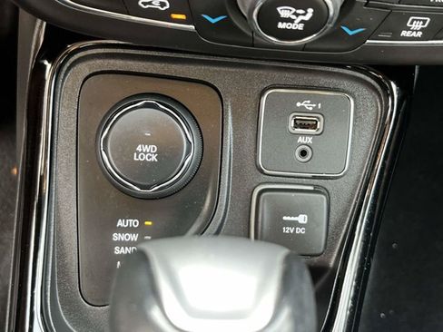 Used 2020 Jeep Compass Limited w/ Luxury Seat Group AWD/4WD image 30
