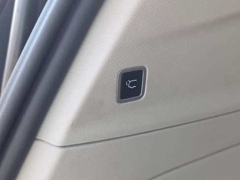 Used 2023 Chrysler Pacifica Touring-L FWD image 13
