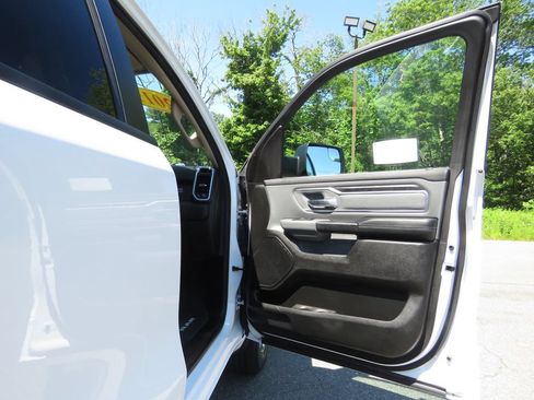 Used 2019 RAM 1500 Big Horn AWD/4WD image 12