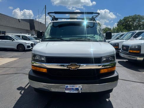Used 2021 Chevrolet Express 3500 w/ Driver Convenience Package RWD image 2