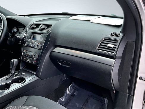 Used 2019 Ford Explorer XLT image 22