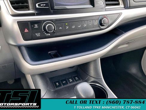 Used 2016 Toyota Highlander LE AWD/4WD image 31