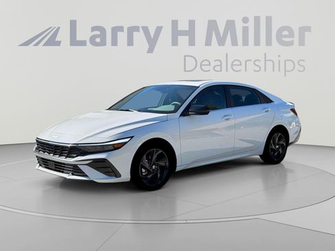 New 2026 Hyundai Elantra SEL Sport Premium FWD image 2