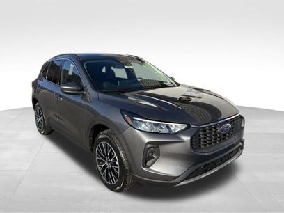 New 2026 Ford Escape SE w/ Class II Trailer Tow Package