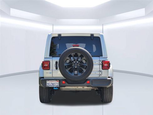 Used 2023 Jeep Wrangler Unlimited Sahara w/ Dual Top Group AWD/4WD image 6