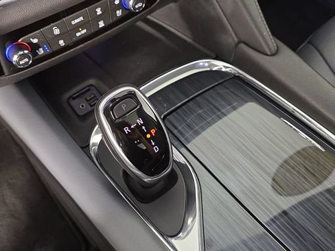 Used 2020 Buick Enclave Premium w/ Sun and Sites Package FWD image 32