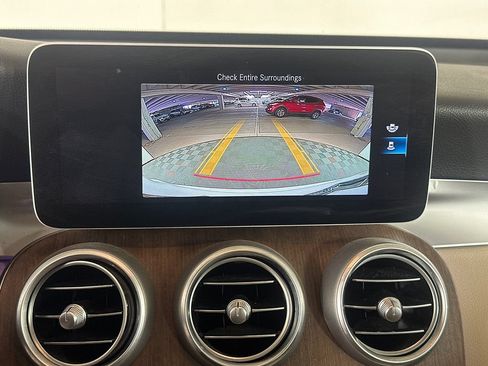 Used 2020 Mercedes-Benz GLC 300 image 31