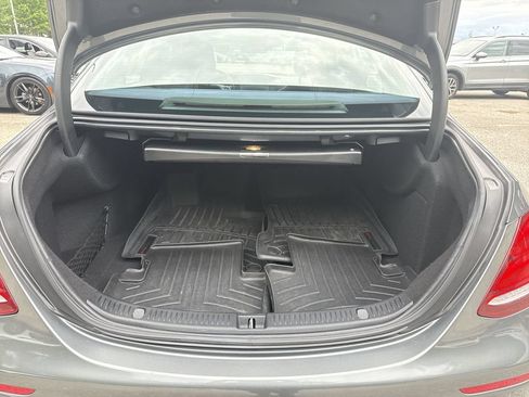 Used 2017 Mercedes-Benz E 300 4MATIC image 21