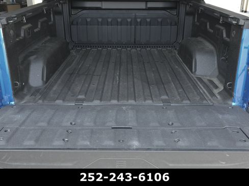Used 2026 Chevrolet Silverado EV Trail Boss AWD/4WD image 36