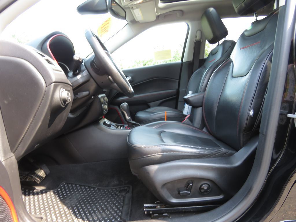 Used 2018 Jeep Compass Trailhawk w/ Leather Interior Group AWD/4WD image 10