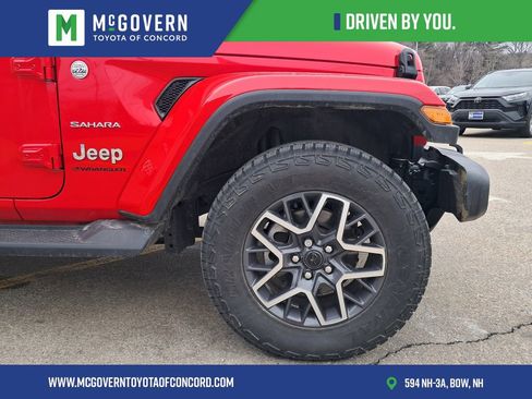 Used 2024 Jeep Wrangler Sahara image 11