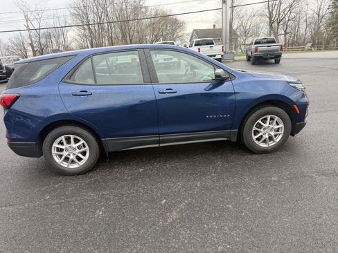 Used 2022 Chevrolet Equinox LS AWD/4WD image 10