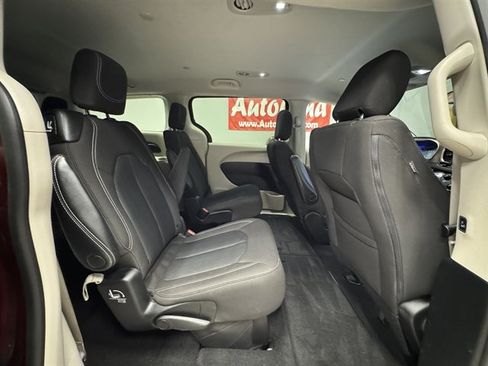 Used 2023 Chrysler Voyager LX FWD image 15