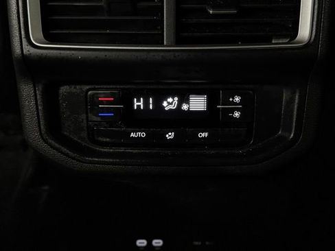 Used 2025 Volkswagen Atlas SE image 20