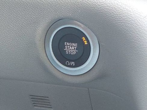 Used 2023 Chrysler Pacifica Touring-L FWD image 47