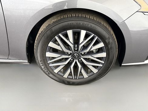 Used 2025 Nissan Altima 2.5 SV image 32