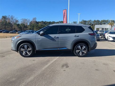 Used 2023 Nissan Rogue SL w/ SL Premium Package image 6