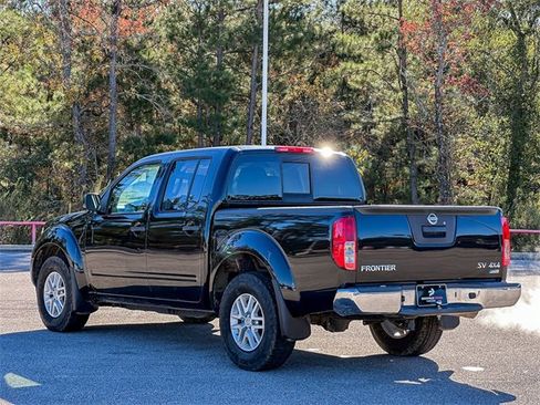 Used 2019 Nissan Frontier SV image 6