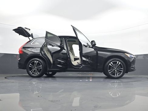 Used 2018 Volvo XC60 T5 Momentum w/ Convenience Package AWD/4WD image 34