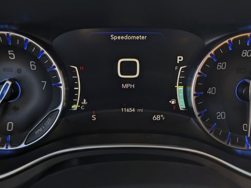 Used 2024 Chrysler Pacifica Pinnacle w/ Trailer Tow Group image 14