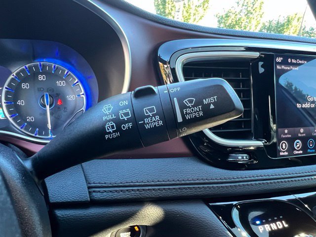 Used 2020 Chrysler Pacifica Limited FWD image 23