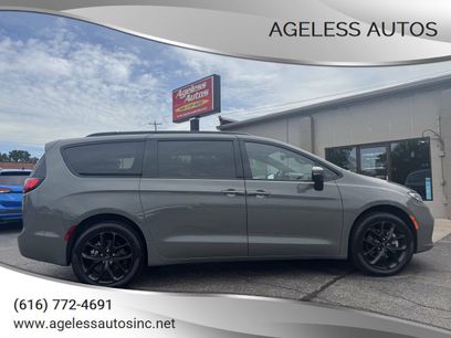 Used 2023 Chrysler Pacifica Touring-L w/ S Appearance Package