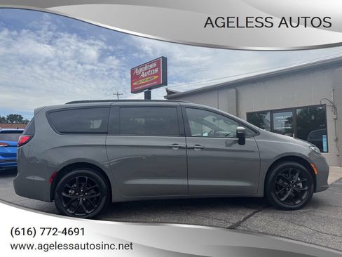Used 2023 Chrysler Pacifica Touring-L w/ S Appearance Package AWD/4WD image 1