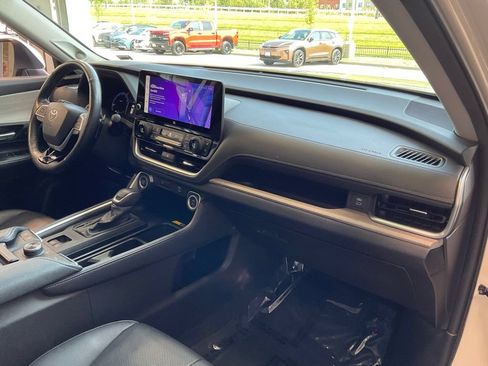 Certified 2024 Toyota Grand Highlander AWD image 18
