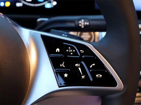 New 2025 Mercedes-Benz GLB 250 4MATIC image 32