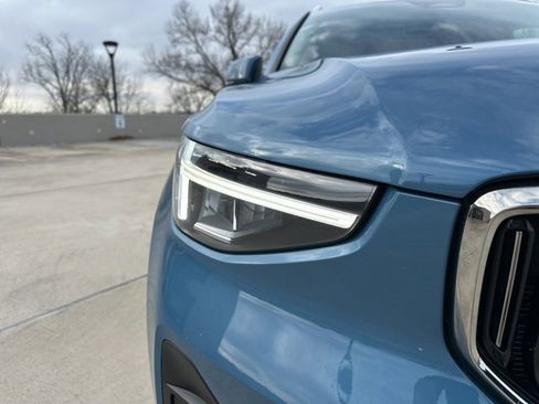 Certified 2025 Volvo XC40 B5 Core image 12
