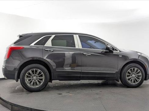 Used 2017 Cadillac XT5 Luxury w/ Driver Awareness Package FWD image 8