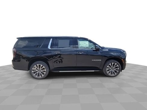 New 2026 Chevrolet Suburban High Country w/ Sun And Tow Package image 9