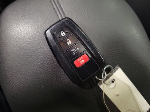Used 2020 Toyota RAV4 XLE Premium AWD/4WD image 21