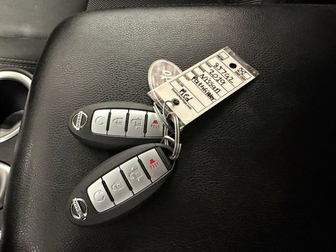 Used 2019 Nissan Pathfinder SV image 41