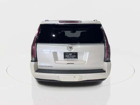 Used 2015 Cadillac Escalade Luxury image 11