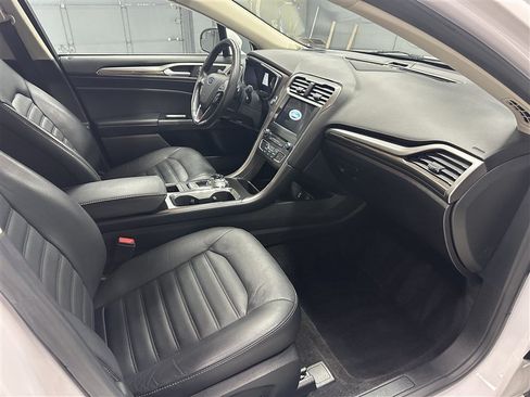Used 2017 Ford Fusion SE w/ Equipment Group 202A AWD/4WD image 11