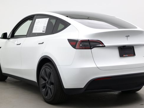 Used 2025 Tesla Model Y Long Range AWD/4WD image 4